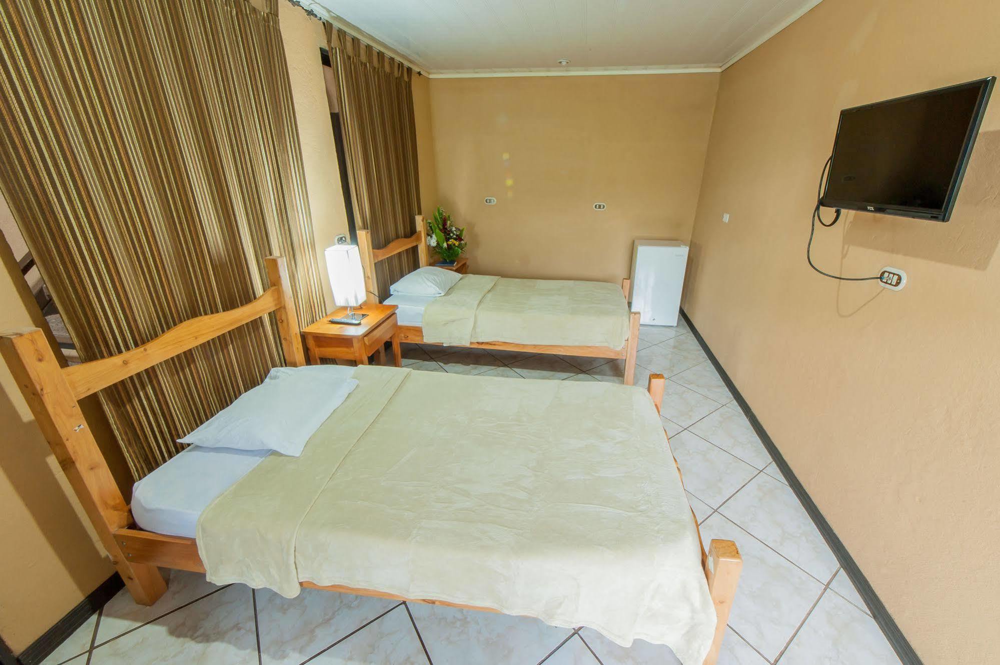 Cabinas Eddy B&B Monteverde Exterior photo